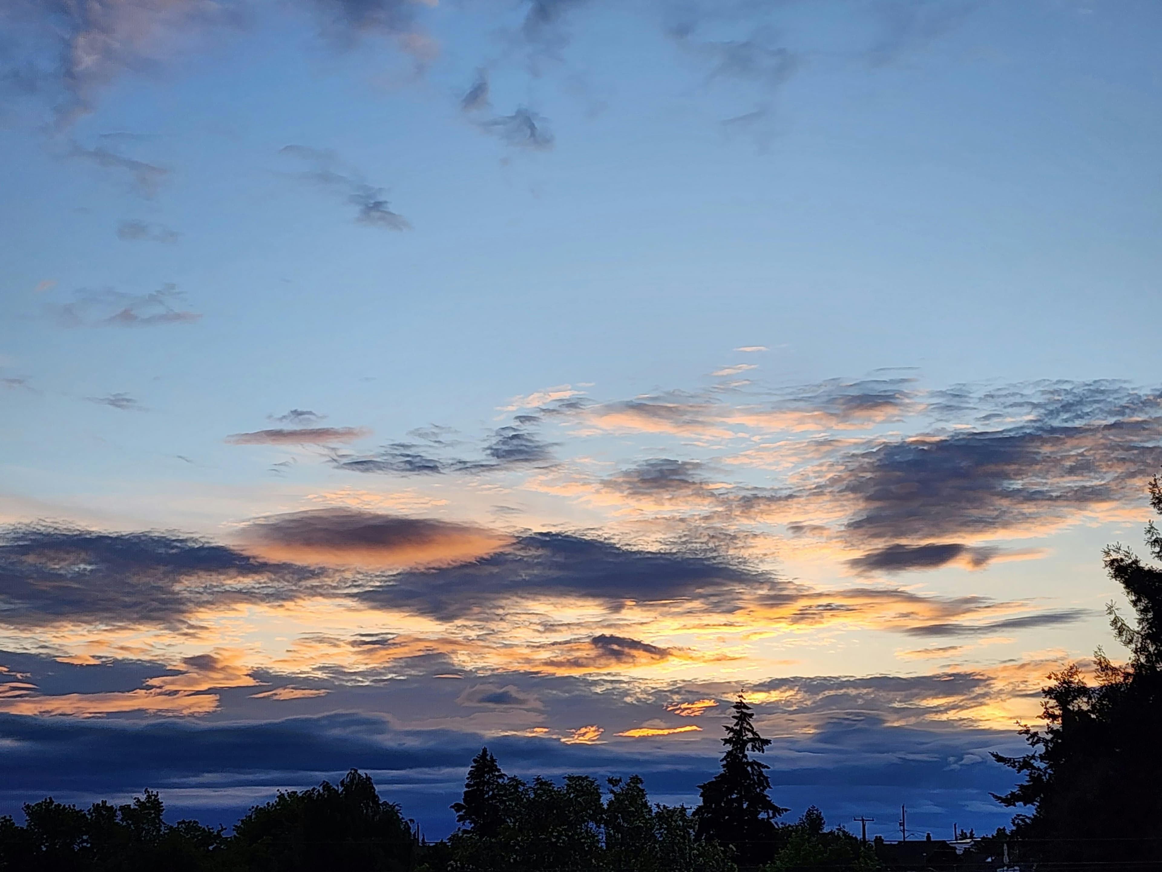 Chengdu cityscape at dusk with the modern skyline in the background and traditional Sichuan architecture in the foreground, surrounded by lush green mountains visible on the horizon